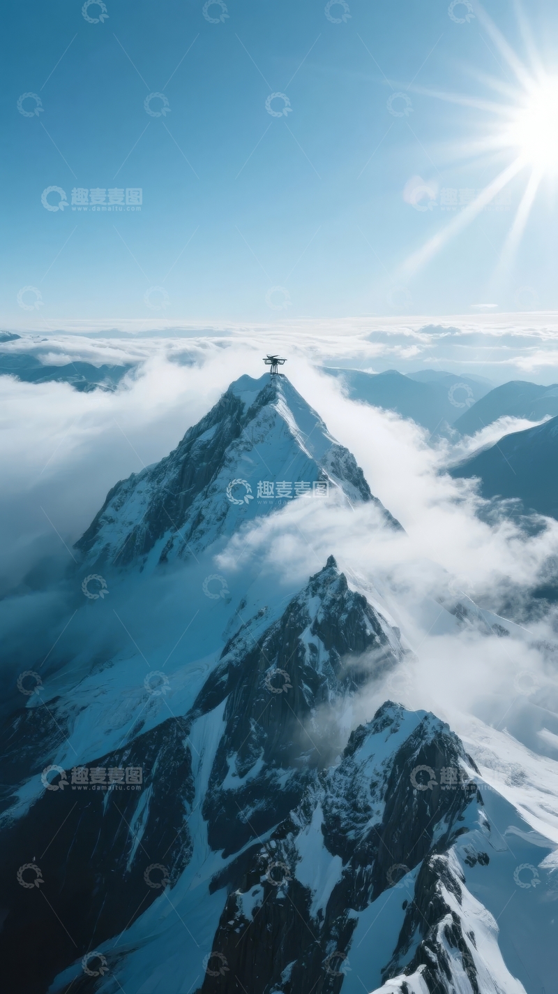 高清大图下载【趣麦麦图】雪山之巅云海缭绕阳光普照