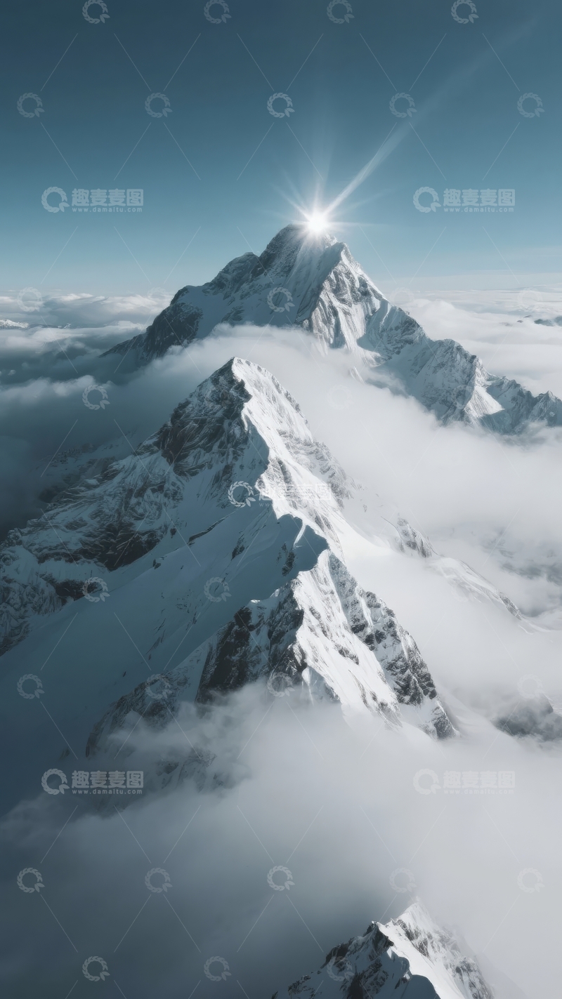 高清大图下载【趣麦麦图】雪山之巅云海缭绕日光闪耀