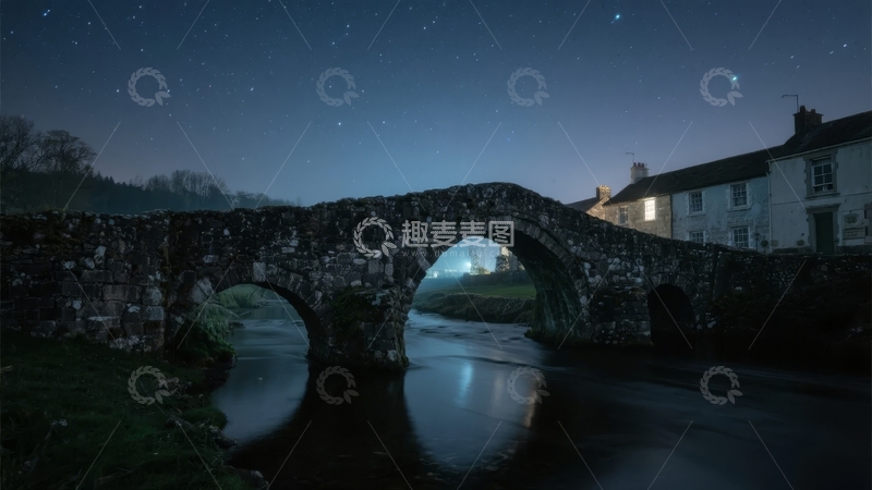 高清大图下载【趣麦麦图】夜空下石桥与河流的宁静景象