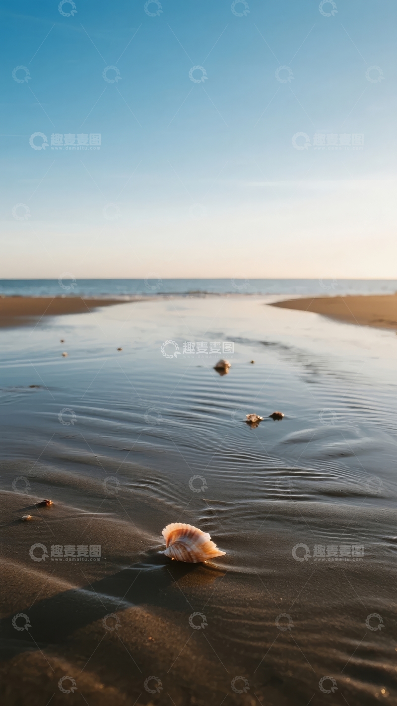 高清大图下载【趣麦麦图】海滩上的水洼映衬着夕阳下的天空与海面
