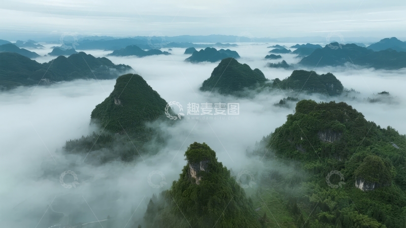 高清大图下载【趣麦麦图】云雾缭绕的山峦层叠起伏景色壮丽