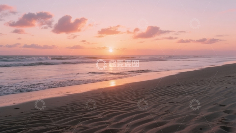 高清大图下载【趣麦麦图】日落时分海滩上的金色沙滩与海浪