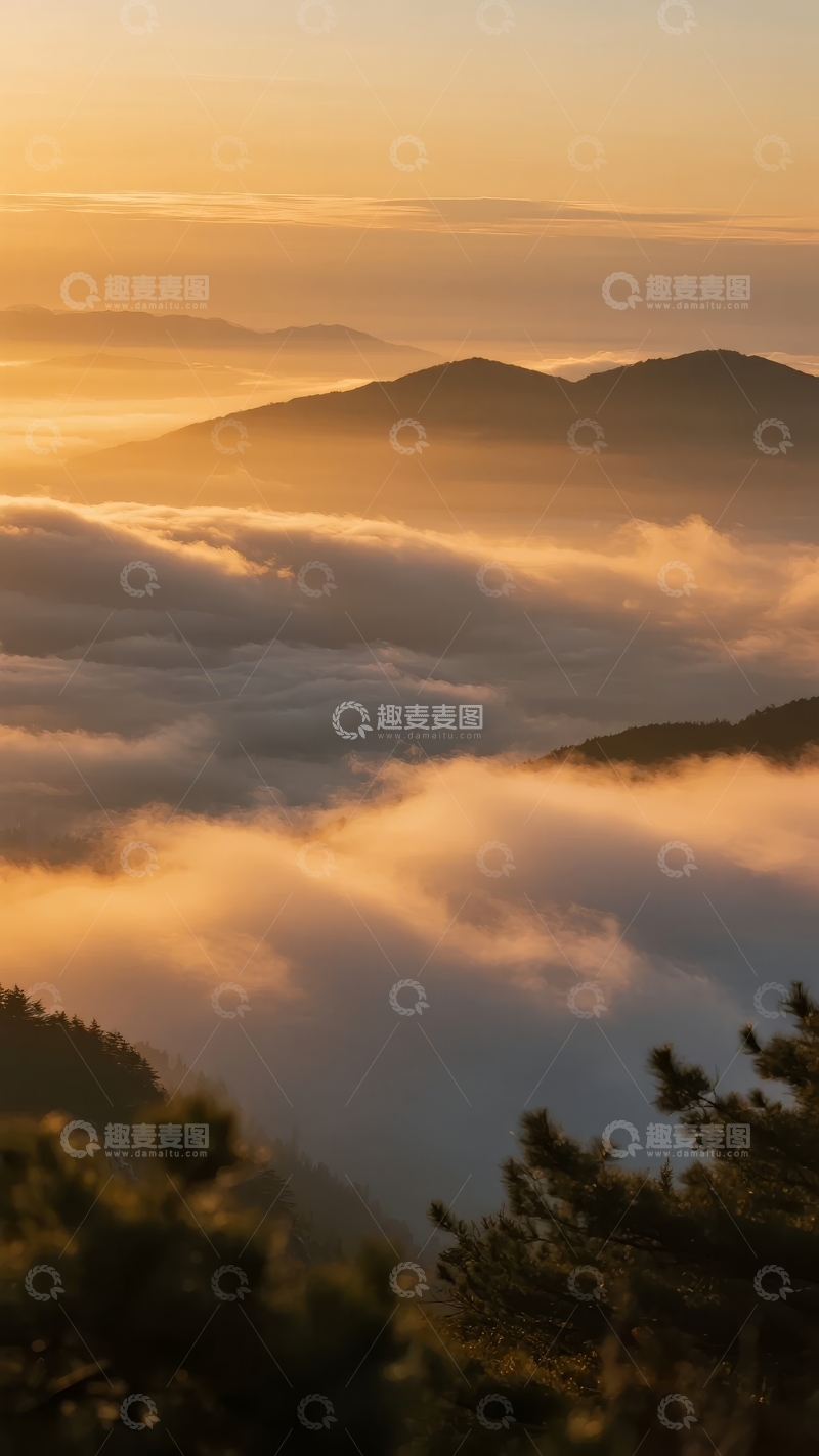 高清大图下载【趣麦麦图】日出时分云海翻涌山峦若隐若现