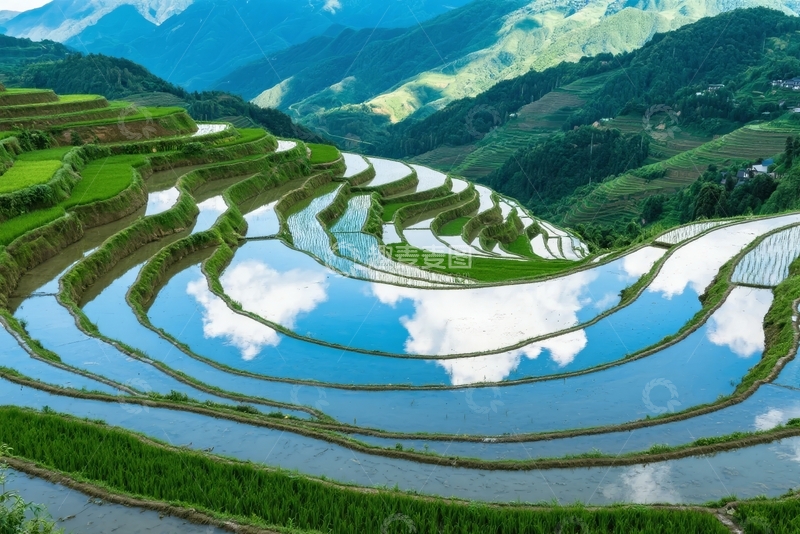 高清大图下载【趣麦麦图】层层叠叠的梯田映衬着蓝天白云