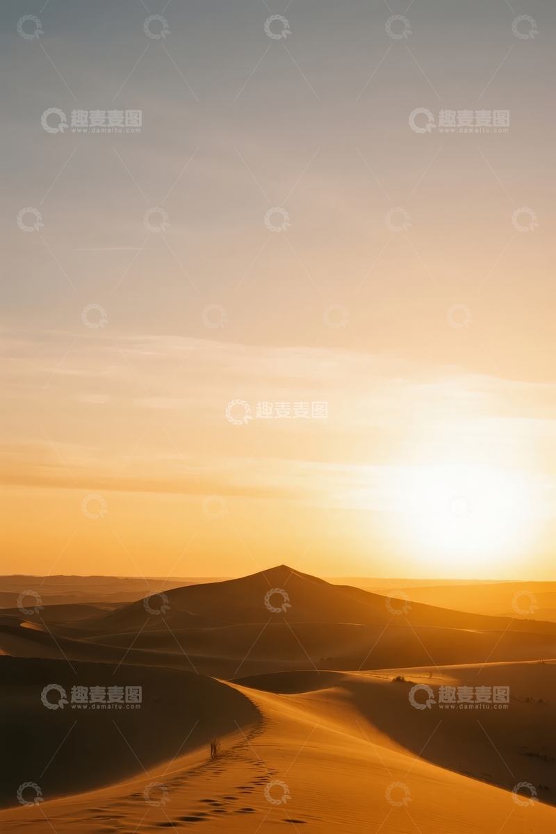 高清大图下载【趣麦麦图】沙漠日落时分金色沙丘与温暖阳光