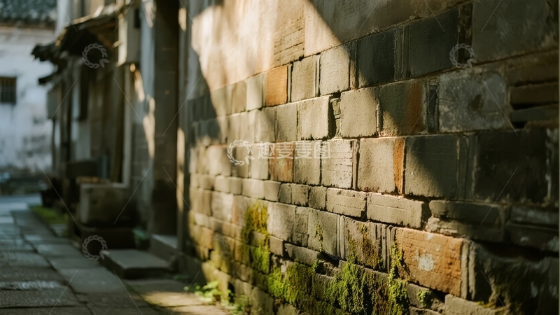 高清大图下载【趣麦麦图】阳光洒在古旧砖墙上的小巷