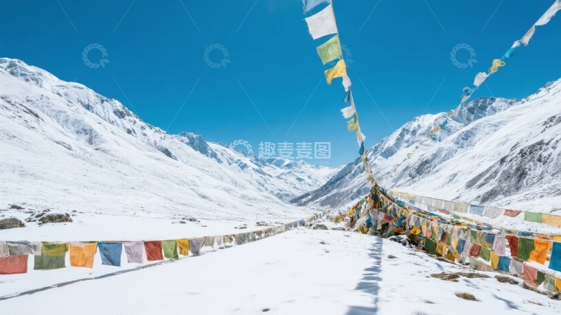 高清大图下载【趣麦麦图】雪山峡谷中飘扬的彩色经幡