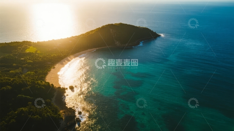 高清大图下载【趣麦麦图】日落时分的海岸线航拍图展现碧海与绿岛