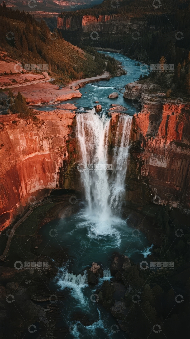 高清大图下载【趣麦麦图】壮丽瀑布从峭壁倾泻而下水流湍急