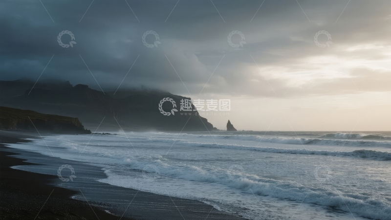 高清大图下载【趣麦麦图】黄昏时分海边波浪拍打黑色沙滩远处山峦