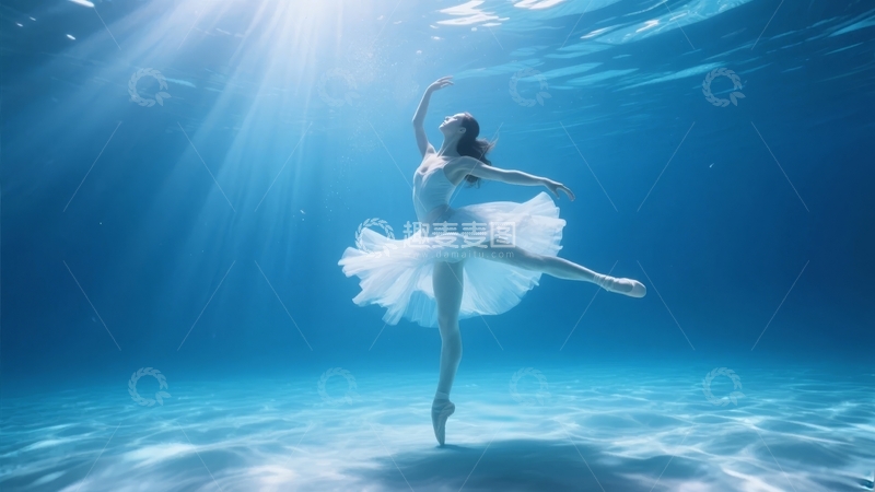 高清大图下载【趣麦麦图】水下芭蕾舞者优雅旋转白色裙摆