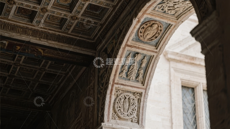 高清大图下载【趣麦麦图】古典建筑拱门细节展示精美雕刻与光影效果