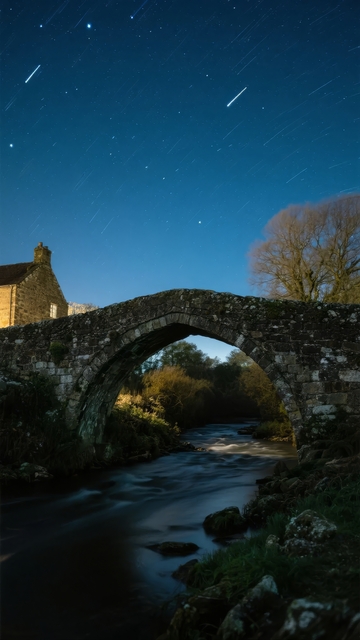 夜空流星划过古桥与河流的静谧景象