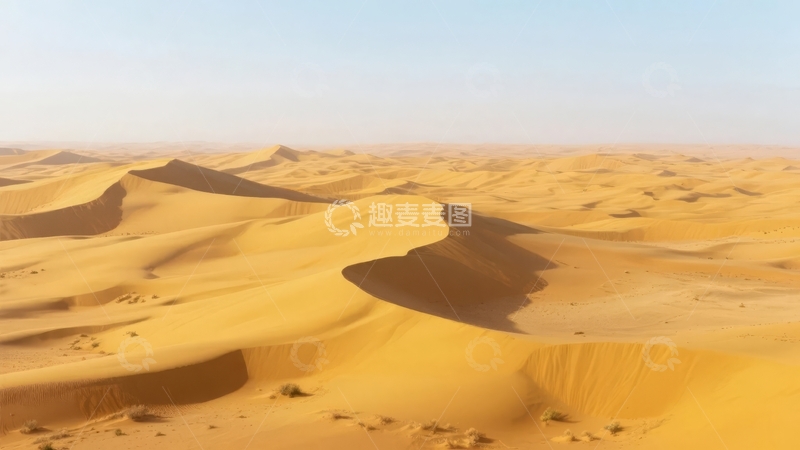 高清大图下载【趣麦麦图】广袤沙漠中金黄色沙丘连绵起伏