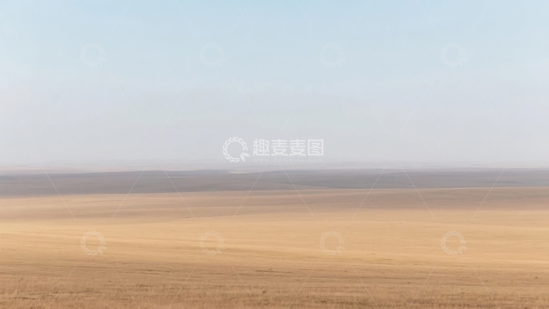 高清大图下载【趣麦麦图】广阔无垠的干燥田野与淡蓝色天空