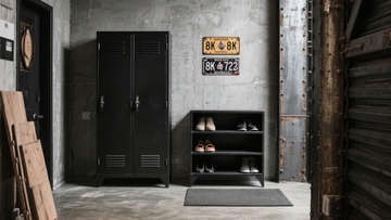 工业风室内空间展示金属柜与鞋架