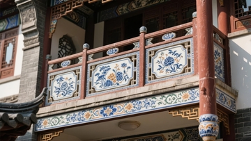 中式建筑阳台装饰精美彩绘栏杆