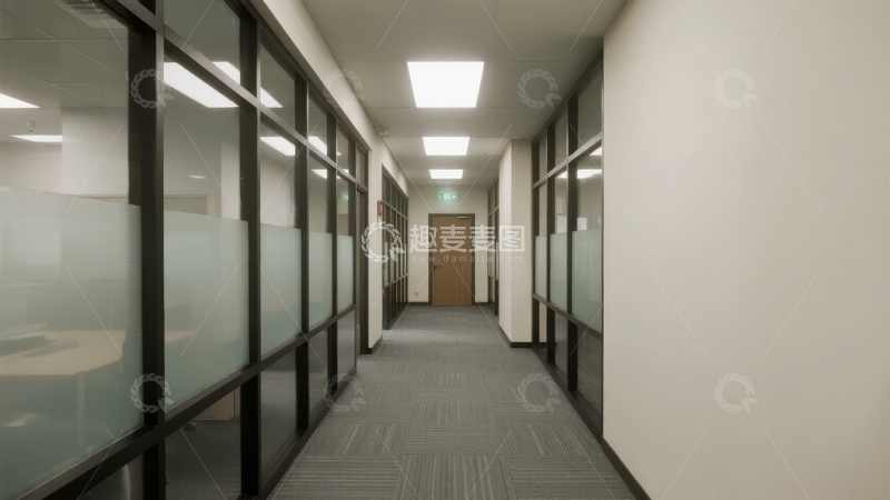 高清大图下载【趣麦麦图】现代办公楼内光线明亮的走廊两侧为玻璃隔断