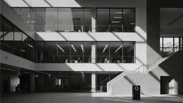 现代建筑内部多层空间光影交错设计