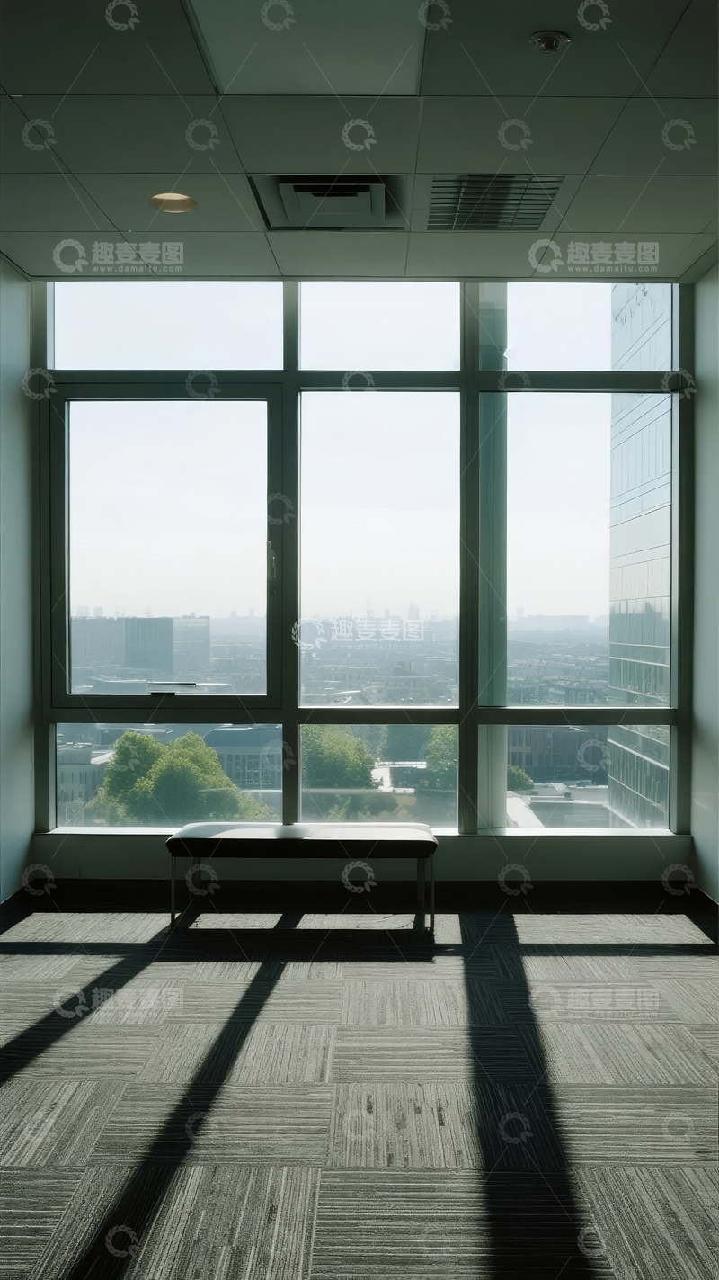 高清大图下载【趣麦麦图】办公室大窗户透进自然光俯瞰城市景观