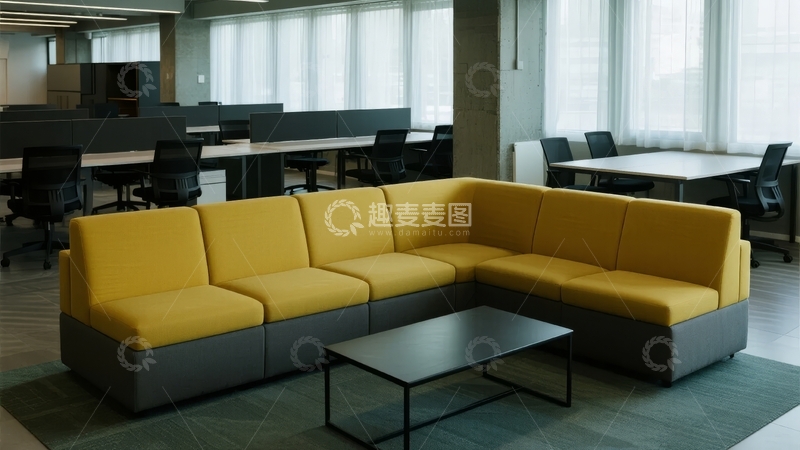高清大图下载【趣麦麦图】现代办公室休息区配备黄色沙发和办公桌椅