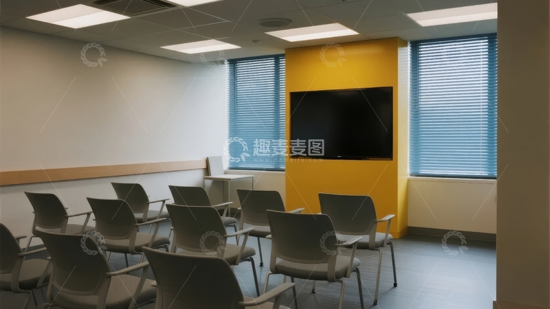 高清大图下载【趣麦麦图】现代简约风格的会议室配备整齐排列的座椅和大型显示屏