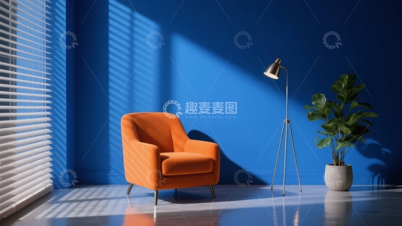 高清大图下载【趣麦麦图】橙色扶手椅置于蓝色墙面旁的现代室内场景