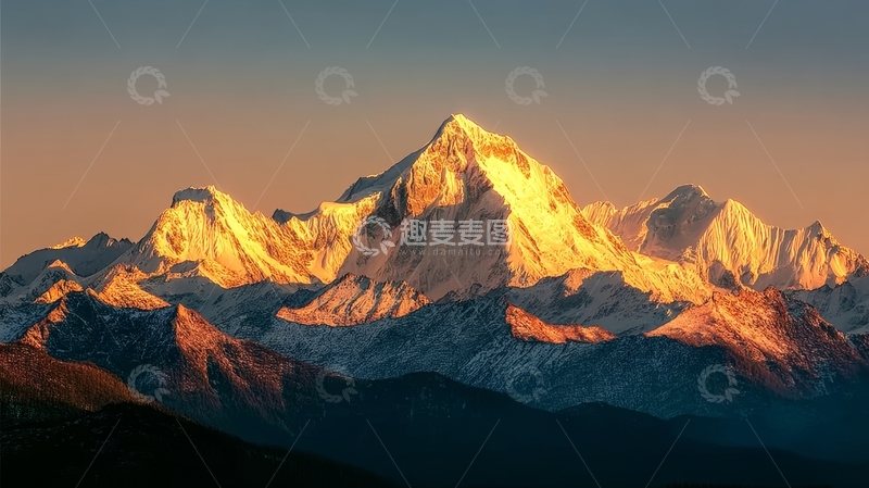 高清大图下载【趣麦麦图】雪山在夕阳下闪耀金色光辉