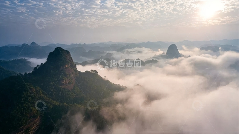 高清大图下载【趣麦麦图】云海缭绕山峰日出美景