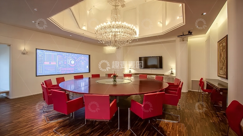 高清大图下载【趣麦麦图】豪华会议室配备红色座椅和大型显示屏