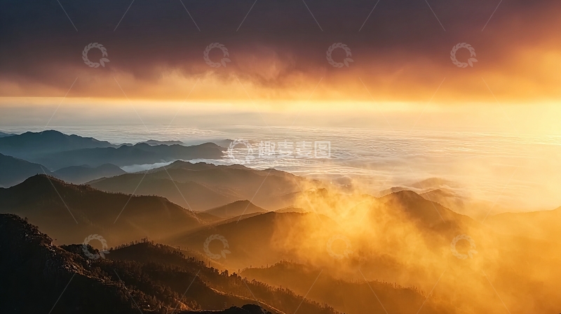 高清大图下载【趣麦麦图】日出时分山脉与海洋交汇的壮丽景观