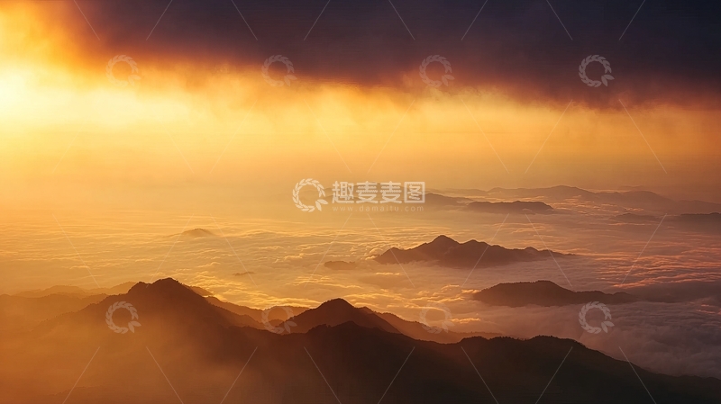 高清大图下载【趣麦麦图】日出时分山峦叠嶂云海缭绕壮丽景观