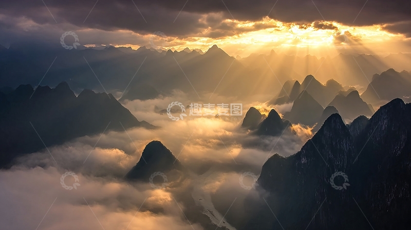 高清大图下载【趣麦麦图】云海缭绕山峰日出光辉穿透云层