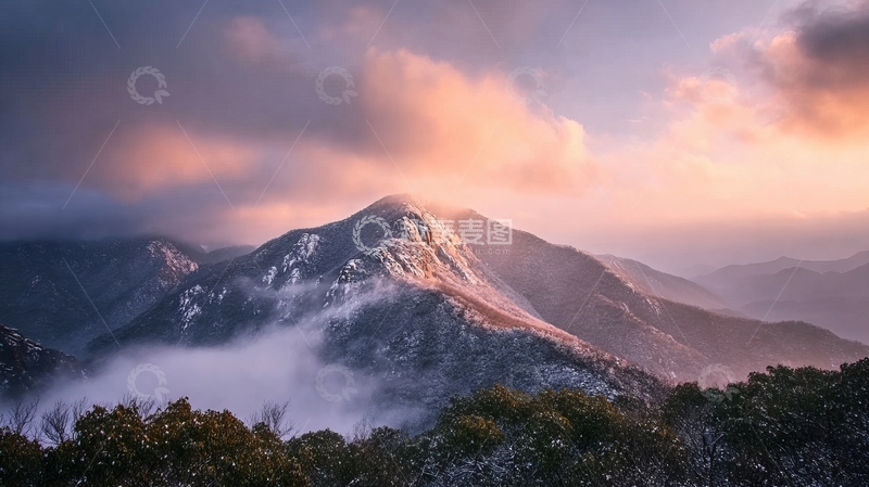高清大图下载【趣麦麦图】雪山云雾缭绕夕阳映照壮丽山景