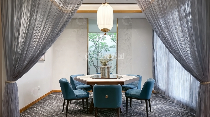 高清大图下载【趣麦麦图】现代风格餐厅内景圆形餐桌配蓝色座椅