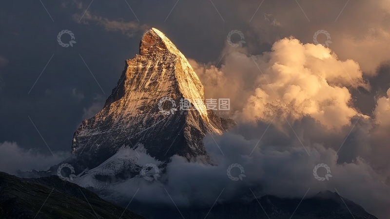 高清大图下载【趣麦麦图】雪山峰顶云雾缭绕壮丽自然景观