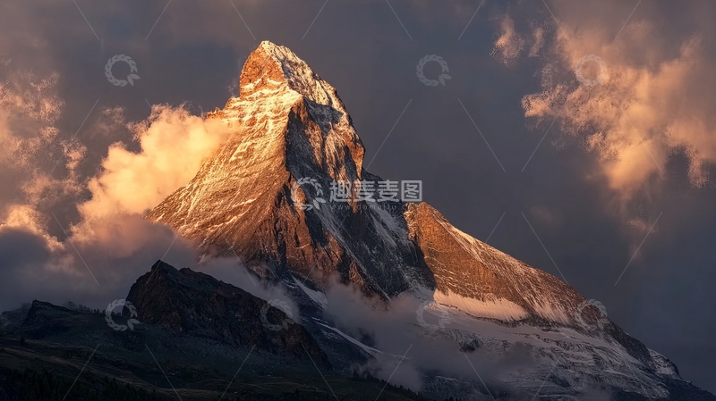 高清大图下载【趣麦麦图】雪山峰顶在云雾与霞光中巍峨耸立