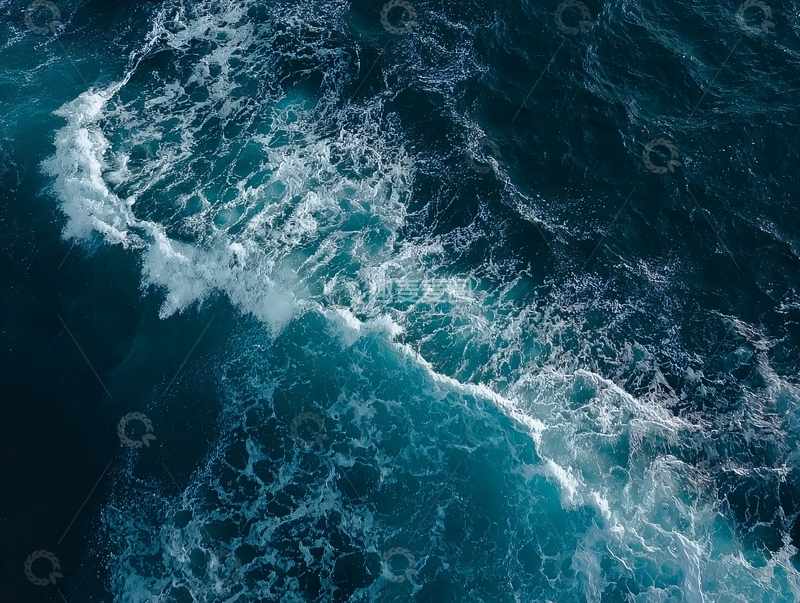 高清大图下载【趣麦麦图】俯瞰视角下的深蓝色海浪与白色泡沫交织