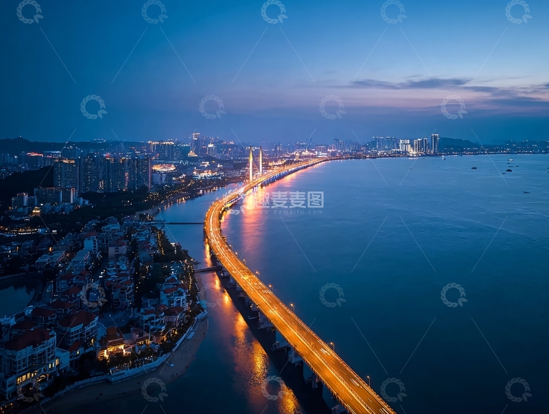 高清大图下载【趣麦麦图】夜晚城市桥梁灯光璀璨水面波光粼粼