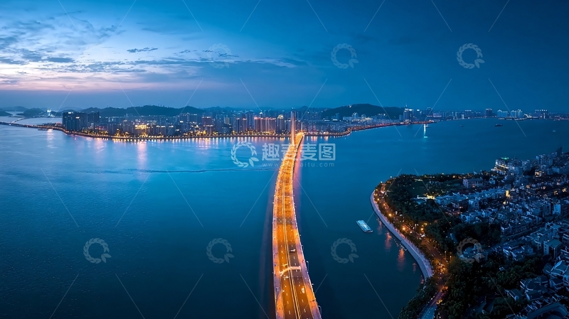 高清大图下载【趣麦麦图】夜晚城市跨海大桥灯光璀璨景色迷人