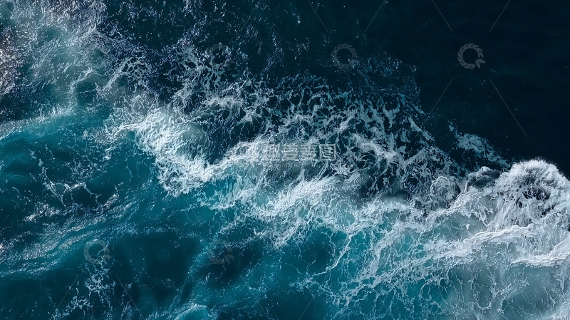 高清大图下载【趣麦麦图】俯瞰视角下的深蓝色海洋波浪翻滚
