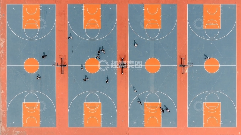 高清大图下载【趣麦麦图】俯瞰视角下的五个并排篮球场空旷场景