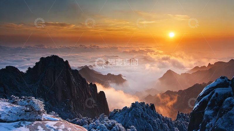 高清大图下载【趣麦麦图】日出时分雪山云海壮丽景观