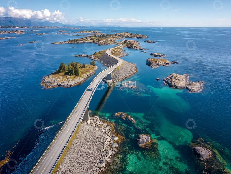 高清大图下载【趣麦麦图】蜿蜒公路穿过碧海中的岩石岛屿