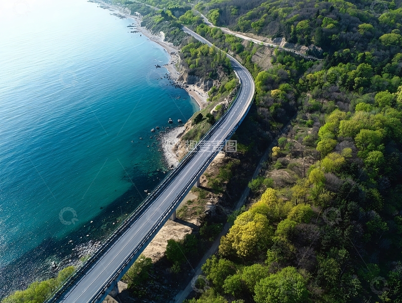 高清大图下载【趣麦麦图】-海岸公路蜿蜒穿过绿树与碧海之间