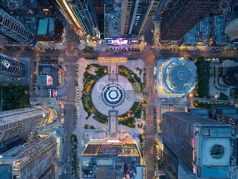 高清大图下载【趣麦麦图】俯瞰视角下的城市广场与高楼夜景