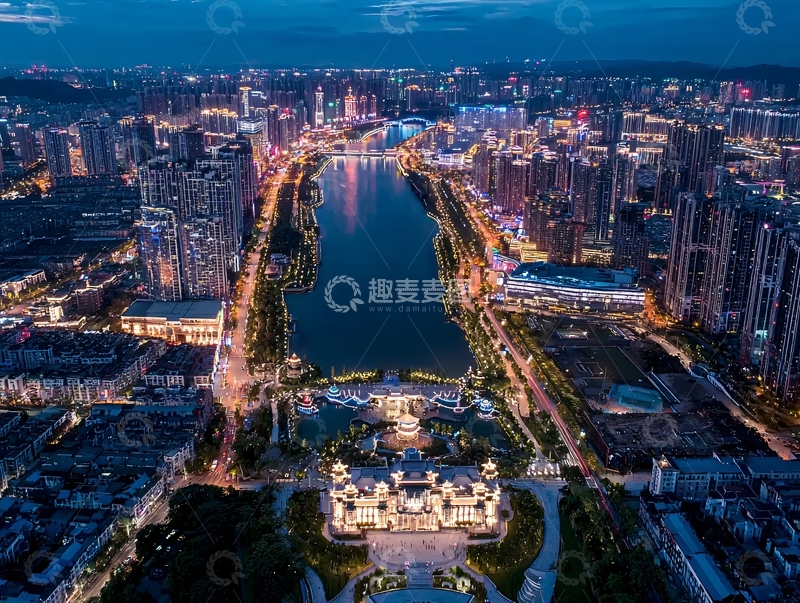 高清大图下载【趣麦麦图】夜晚城市航拍视角下的河流与建筑群