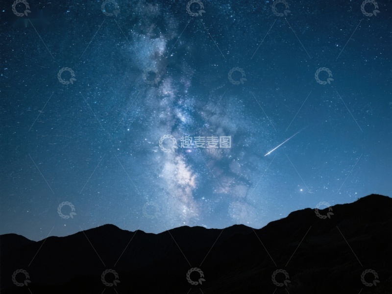 高清大图下载【趣麦麦图】夜空银河与流星划过山峦