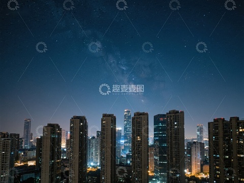 夜空下的城市剪影