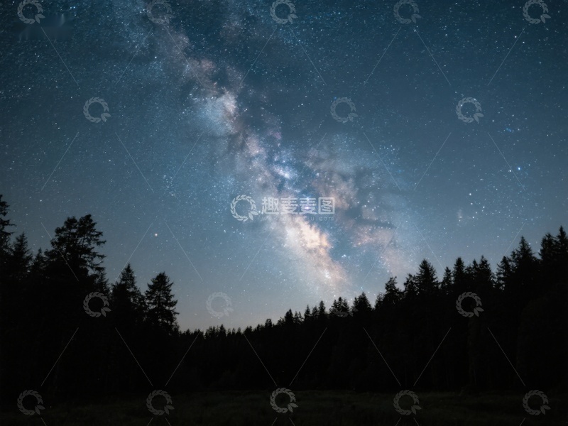 高清大图下载【趣麦麦图】夜空银河与森林剪影